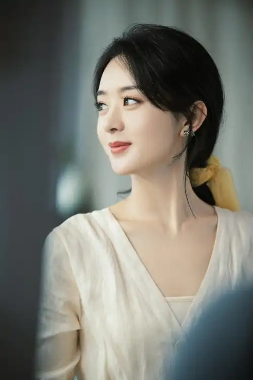 赵丽颖酷飒性感写真图片_赵丽颖写真花絮照图片_三千图片网