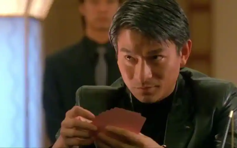 赌侠:4张3竟拆开打,华仔牌技太高超了,对手五体投地