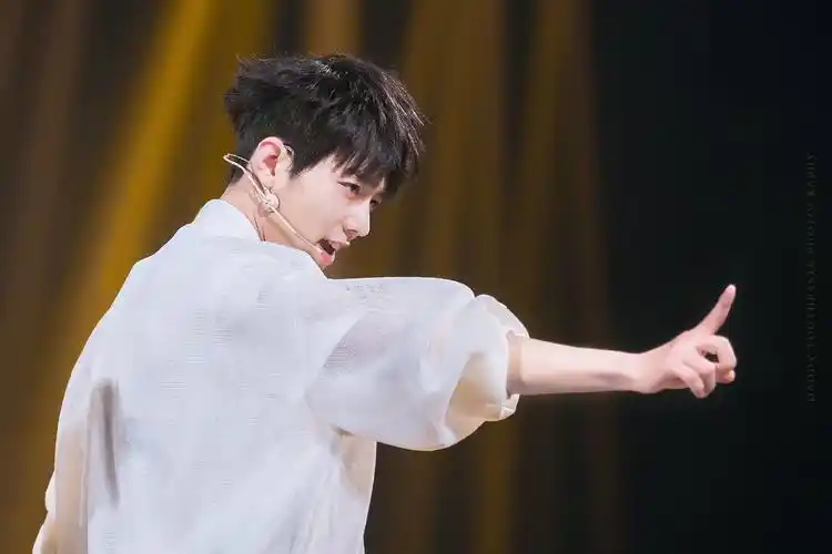 肖战即使这世间混浊不堪透不过气一看到他… - 堆糖,美图壁纸兴趣社区