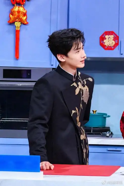 白敬亭新中式西服这个造型帅得有点超了