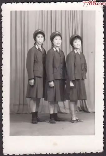 文革女兵合影