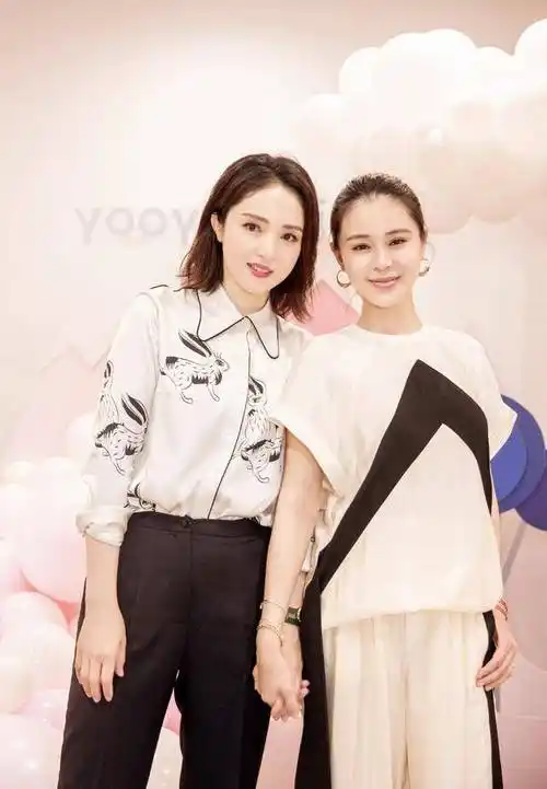 原创当童星小酒窝随妈妈进组拍戏演技在线与董璇绯闻男友苏小玎同框