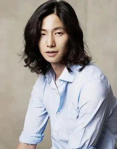 适合男生留的长发发型 男生纯情长发