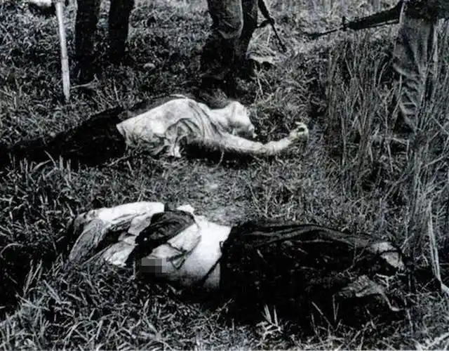 被韩国军队屠杀的越南民众.