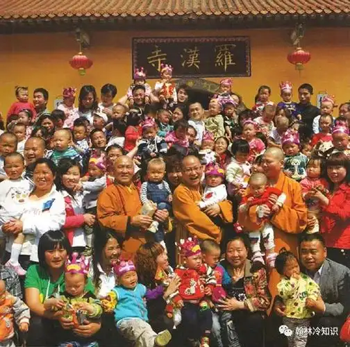 还记得这位方丈么,汶川地震时,方丈"破戒"让108罗汉娃降生