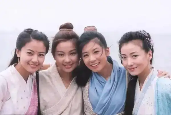 贾静雯辛酸史:被富豪前夫坑走2600万,41岁嫁小9岁丈夫收获真爱