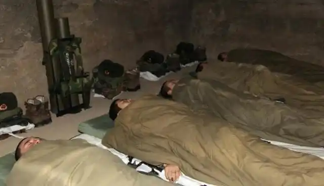 睡梦中的他们,既可怜可爱又可敬