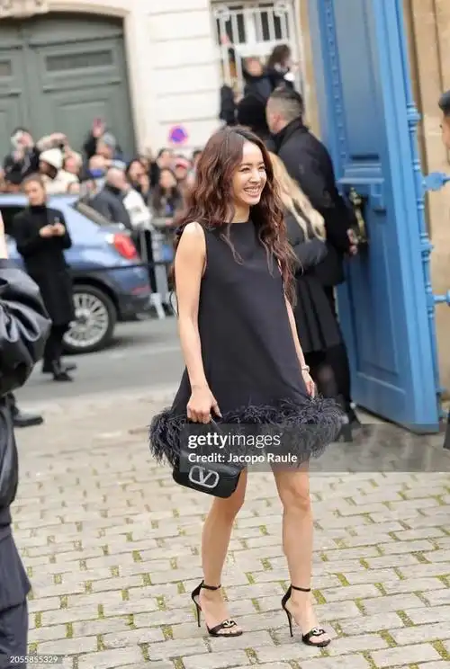 仿佛坐刘亦菲旁边看秀巴黎时装周快被打工人逛成赛博庙会了