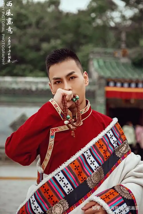 塔尔寺藏服写真男士藏装写真青海藏服写真