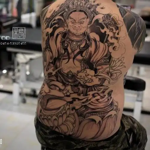 满背黄财神 彩色未完.顾客_纹身吧社区 - 纹身大咖