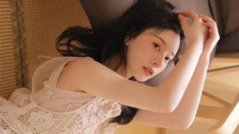 虞书欣唯美小清新4k美女壁纸4k手机壁纸2560x1440