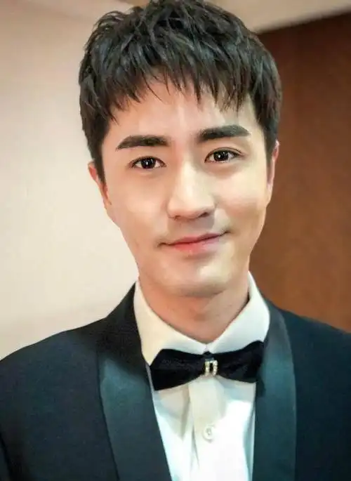 最帅星二代与大16岁女星传绯闻引争议直言不比我妈大就行