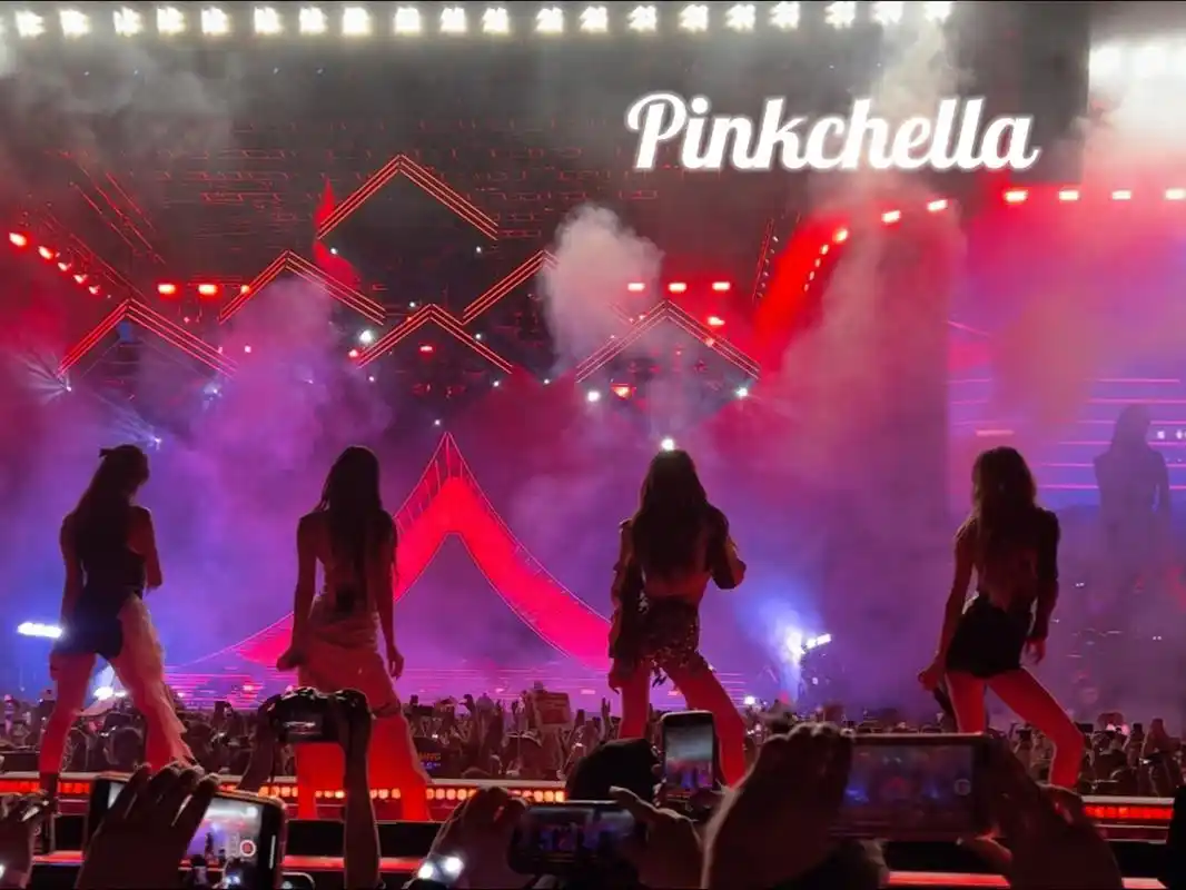 95|blackpink科切拉 38度高温 排队四个多小时 看到我四闺女都值得