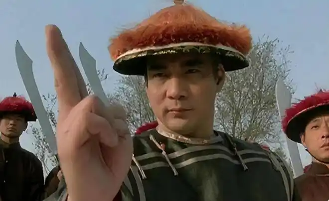 比如在《武状元苏乞儿》中饰演的反派赵无极,给观众们塑造了无数经典