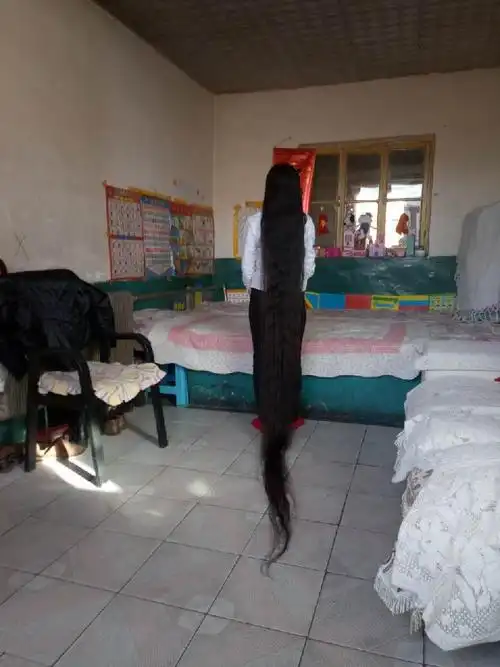 张小霞的3米长发-2