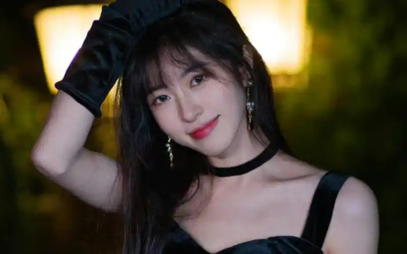 抖音美女水冰月932置顶动态拿