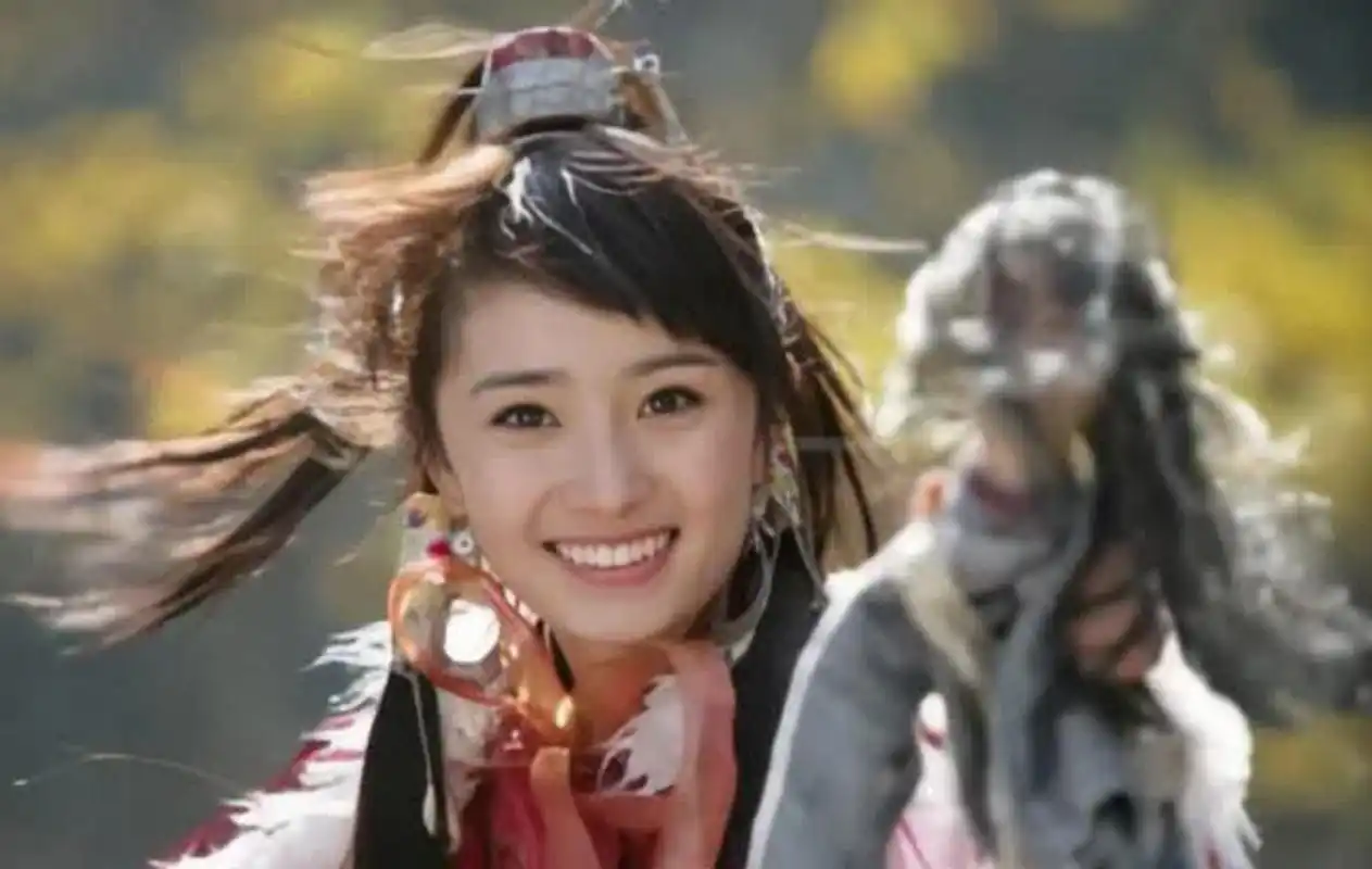 杨幂饰演的郭襄当年真是太美了,才20岁[抠鼻]