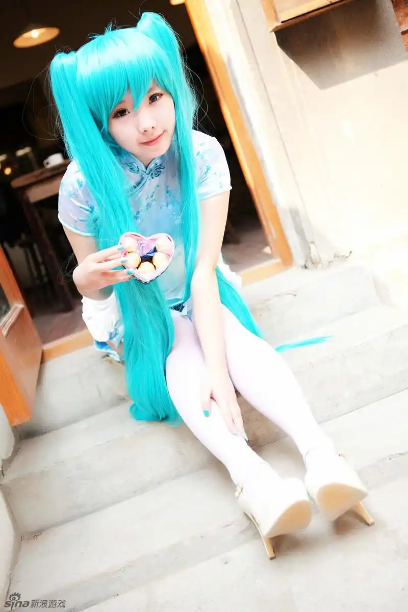 纱布蓝 白色情人节 初音 cosplay