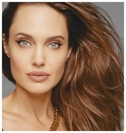 是好莱坞最具传奇色彩的女演员,出身于演艺世家,她拥有德国,法国,捷克