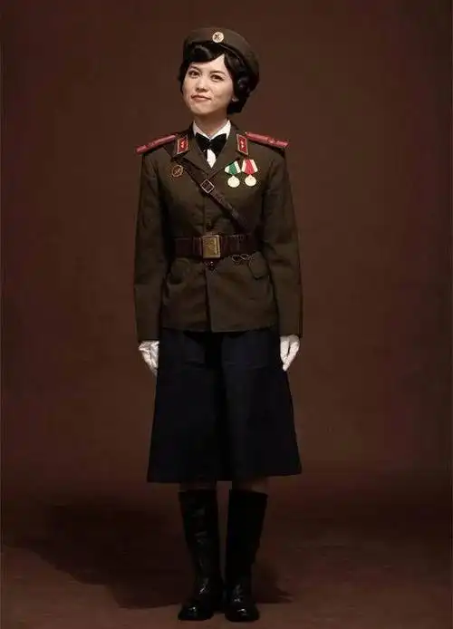 是共和国元帅的经典艺术形象相比较而言,中国军警制服有自己的特点,在