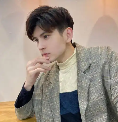 最流行的男生发型(今春流行这8款男生发型)