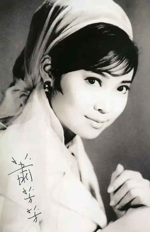 p>萧芳芳(josephine siao),1947年3月13日出生于中国上海,祖籍江苏