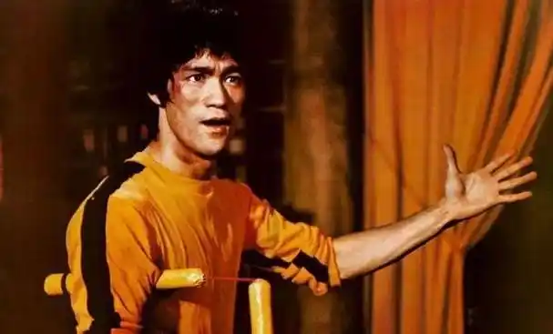 李连杰晒妻子近照61岁利智衰老似奶奶62岁黄秋燕依旧美艳动人