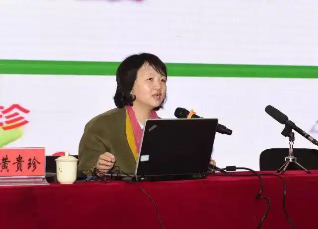 1part区教育局党委委员,副局长王先伟主持会议上午的活动在临淄一中