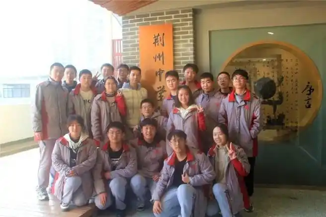 李现回母校荆州中学为学弟学妹加油