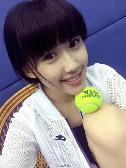 生活 编辑:申珅 关键词:校花;康逸琨;人大;新发型;网络红人  说两句