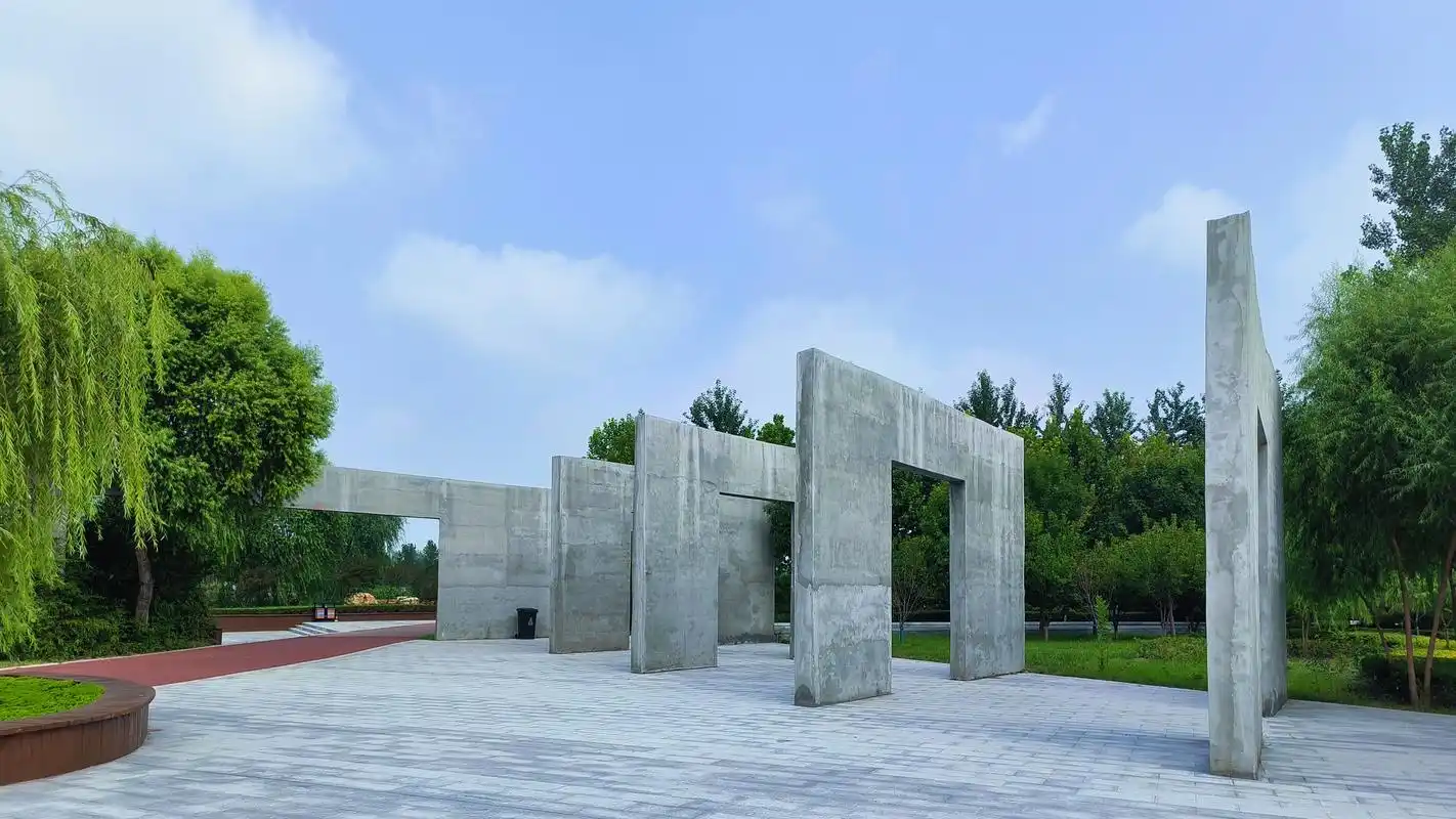 邢台大陆泽湿地,波光潋滟垂柳夹岸,荷花满塘芦蒲护堤