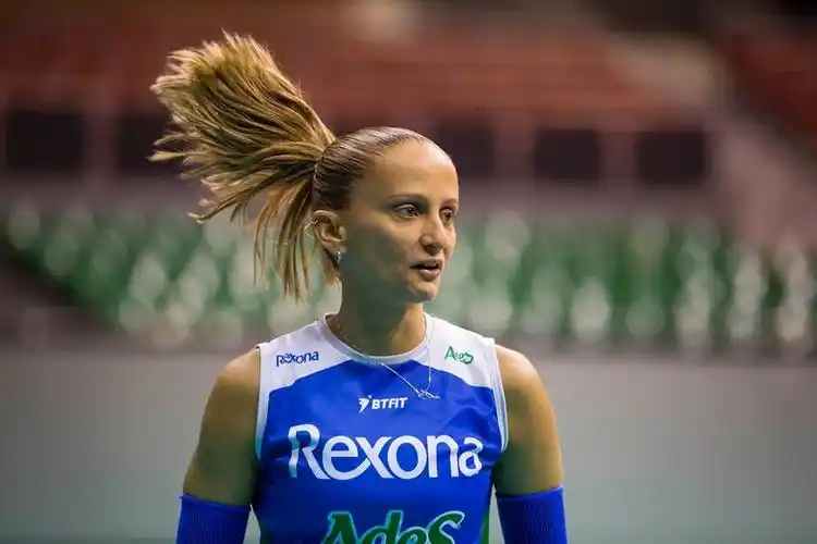 法比亚娜·奥利维拉,巴西女排老牌自由人风采