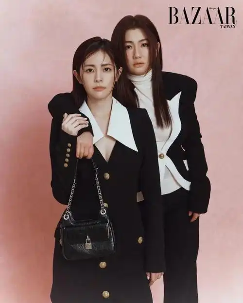 与妹妹任容萱一同登上时尚芭莎封面的selina,展现了她作为新妈妈的