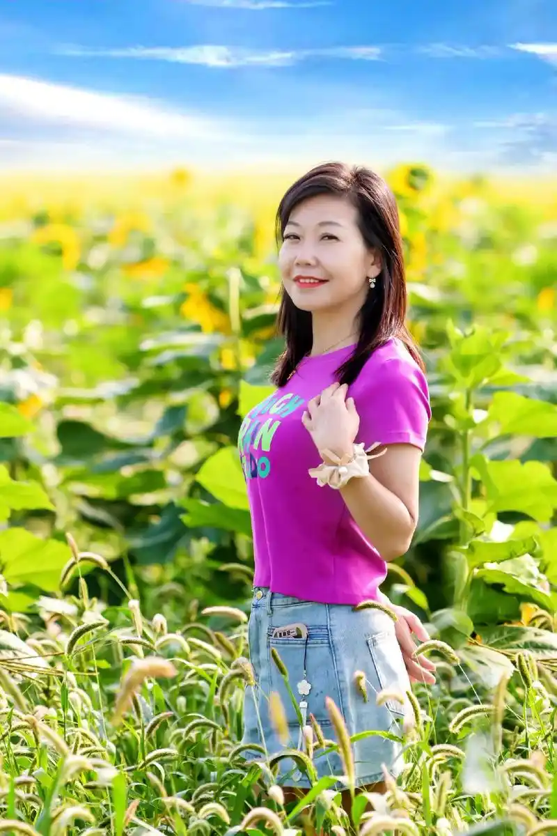 花海人像拍照姿势 岀镜:@小雏菊989898  表面开心的女 - 抖音