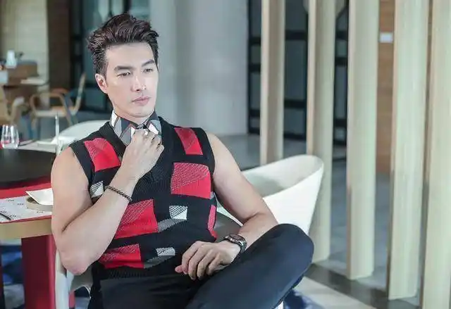 蔡依林前男友锦荣新恋情被曝光_周杰伦_因为_未来的