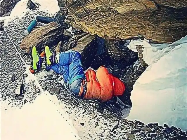 珠穆朗玛峰最"著名"的尸体,在原地躺了23年,是登山者的路标!