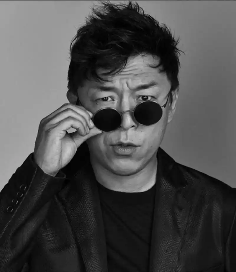 网友评选8位戴墨镜最帅气的男星,黄渤垫底,第一位帅到骨子里!