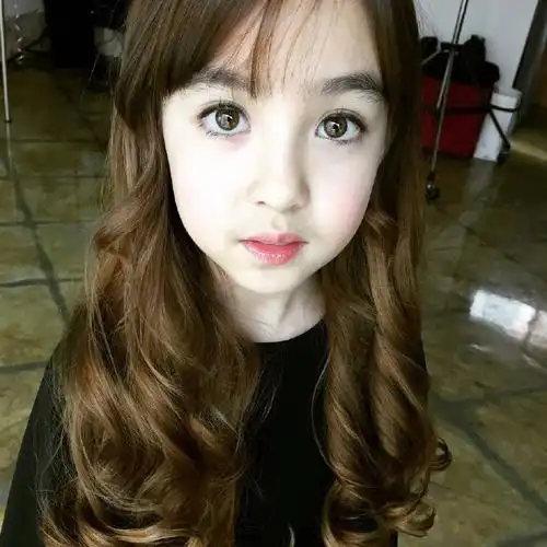 意大利和韩国混血儿zoegiuman大眼睛bilinbilin的又是一个上帝派下