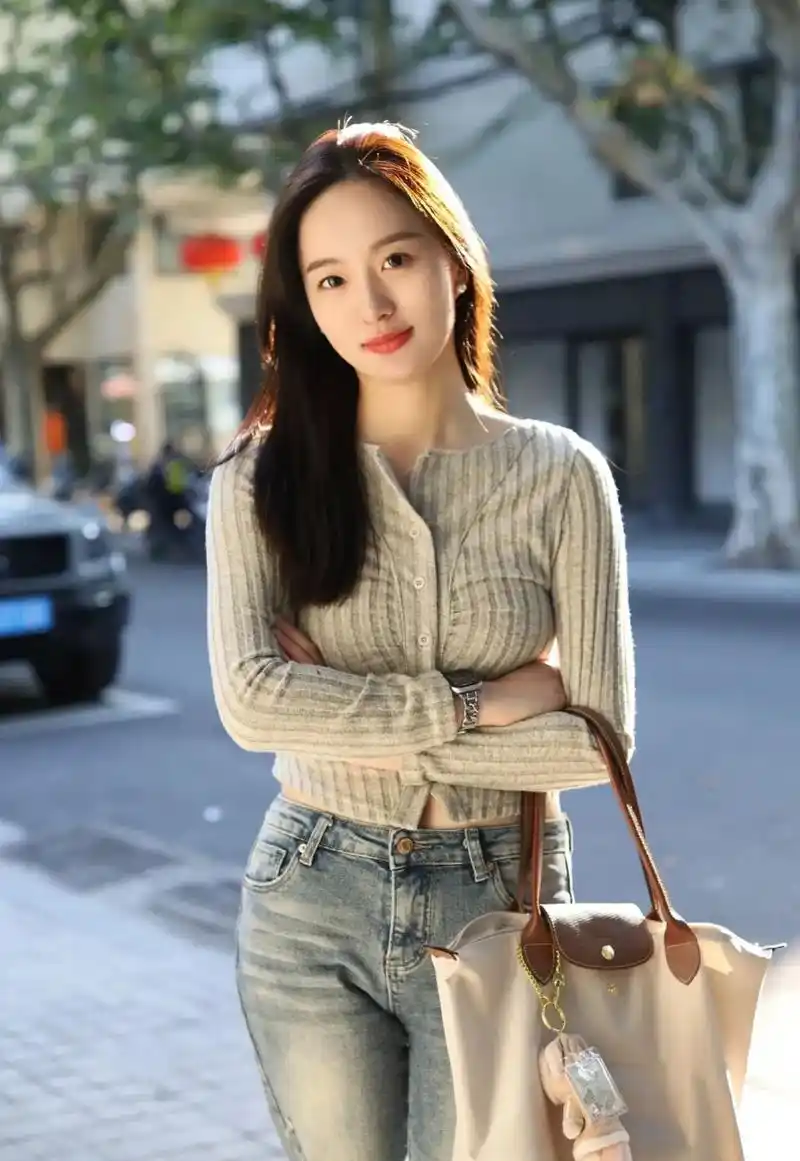 十月创作激励计划# #十月动态激励计划# 对于身材好的女生来说,牛仔