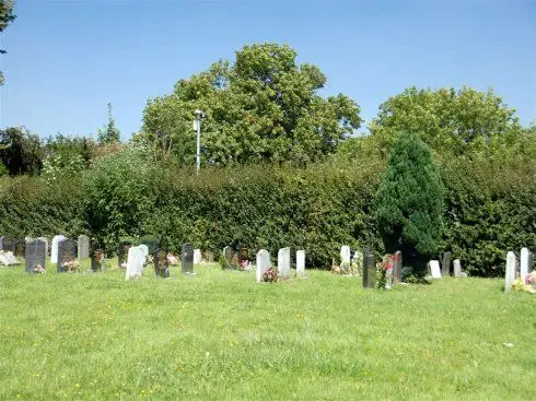 10张照片直击翁美玲墓地:黄蓉许多,世间始终你好!