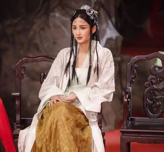 张歆艺颜值回春像"换头":所有光鲜的背后,都是苦行僧般的自律_成功