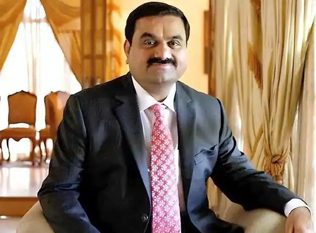 回顾全球首富榜公布美首富造火箭印首富搞能源我国首富在干啥