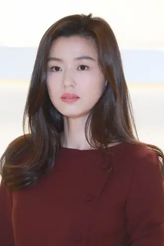 全智贤出席品牌站台 知性美貌引发现场骚动