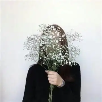 女生手捧满天星头像唯美漂亮2020 安静就好何必自寻烦恼