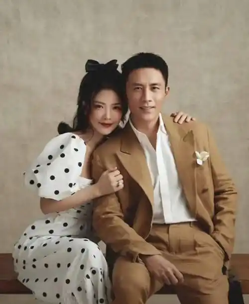 杜淳老婆王灿大年初五晒婚纱照秀恩爱,评论区霸气护夫!