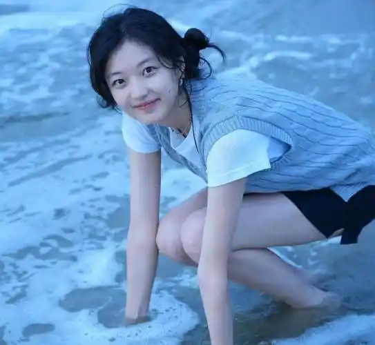 壁纸头像 中国版全智贤孙千 抛开复古美 满满青春活力可爱调皮的女孩