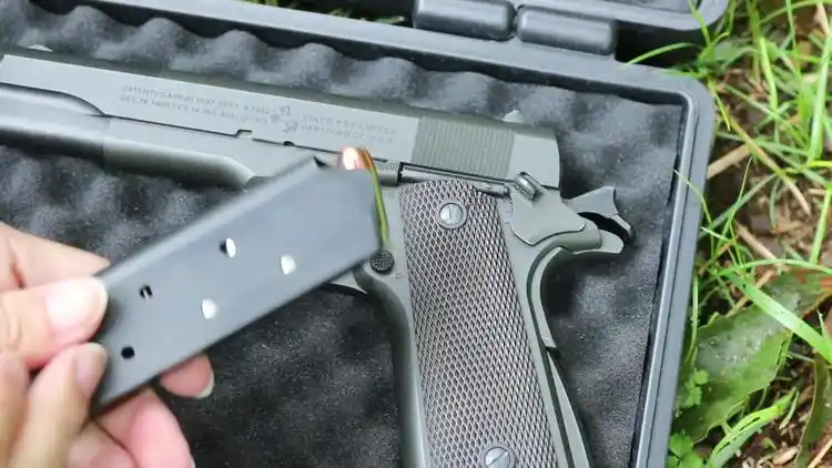m1911a1手枪弹匣加弹射击,没有后坐力,老外这是用的什么弹药?