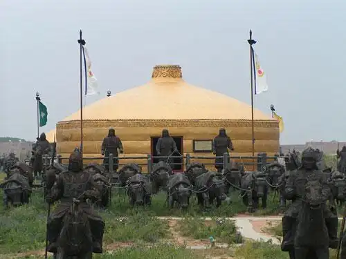 成吉思汗陵旅游区内的成吉思汗中军大帐.张宁/摄