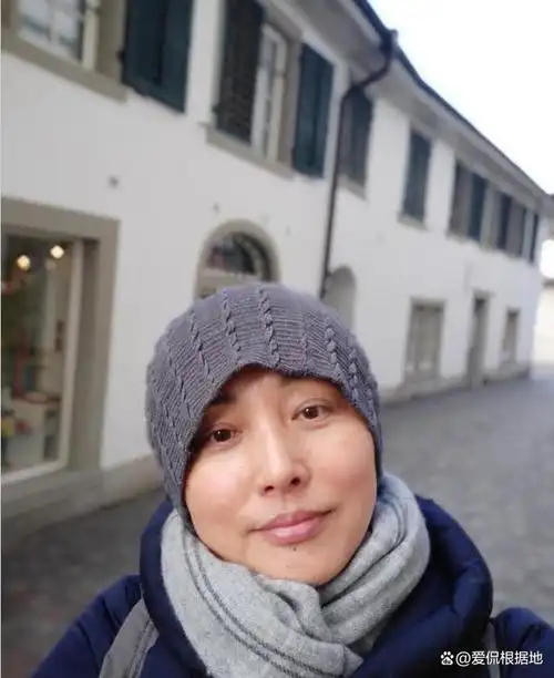 张延的外貌就像张凯丽,和她年轻时充满青春活力的外表完全不同.