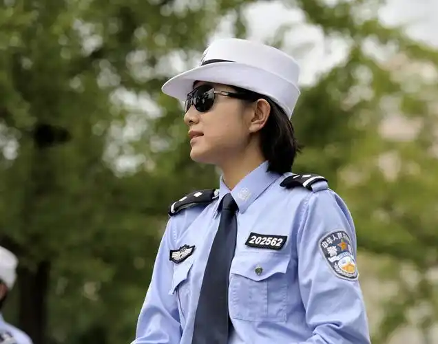 飒爽英姿的大连女骑警(二)